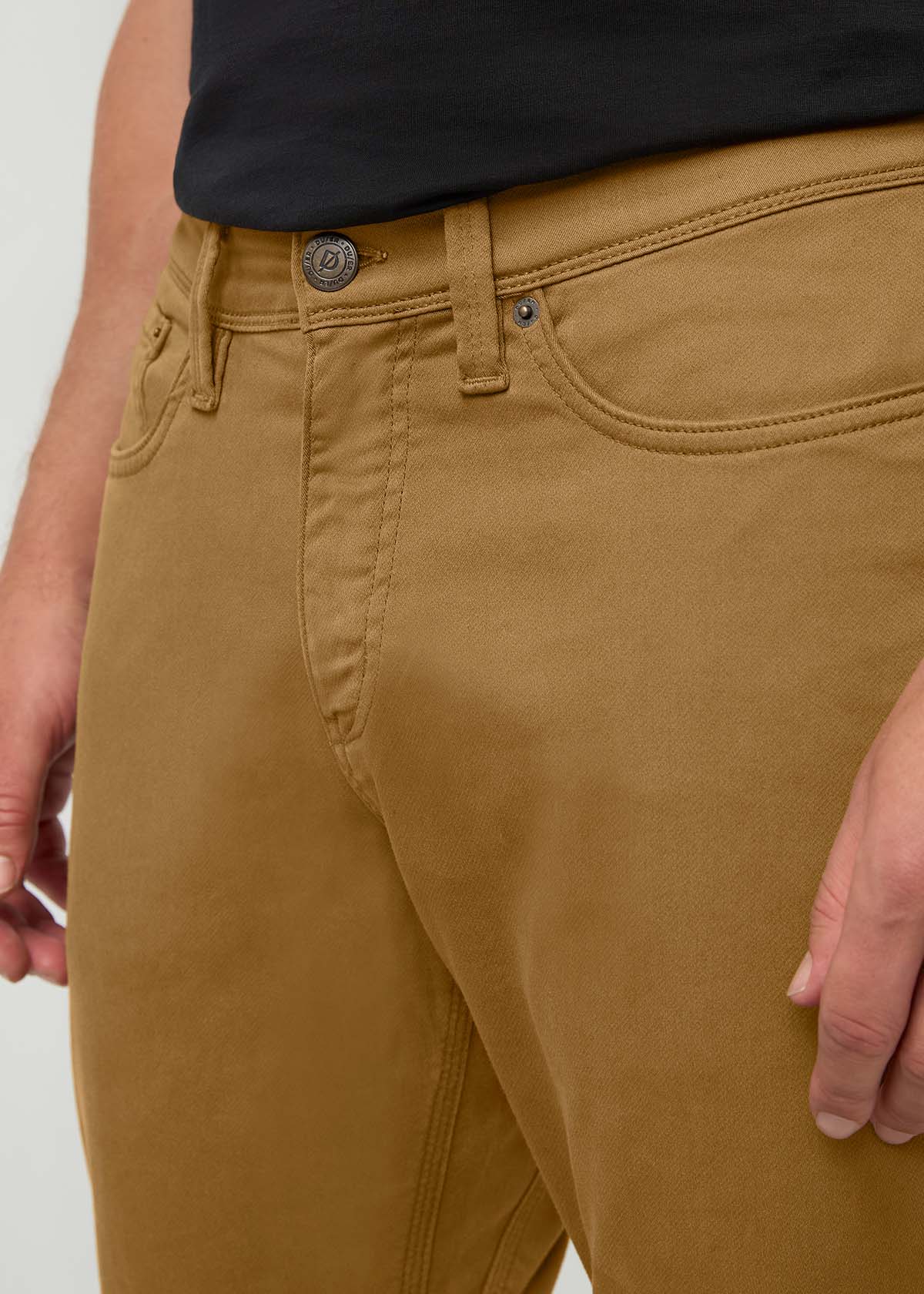 No Sweat Athletic Taper - Caramel | DUER