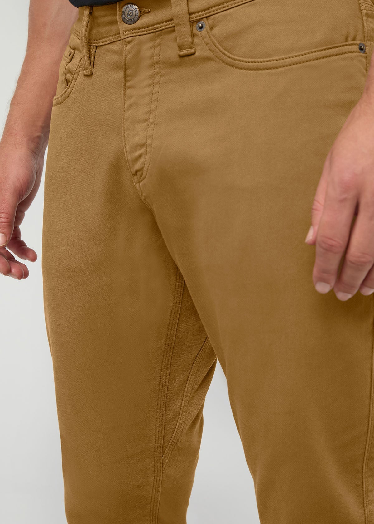 No Sweat Athletic Taper - Caramel | DUER