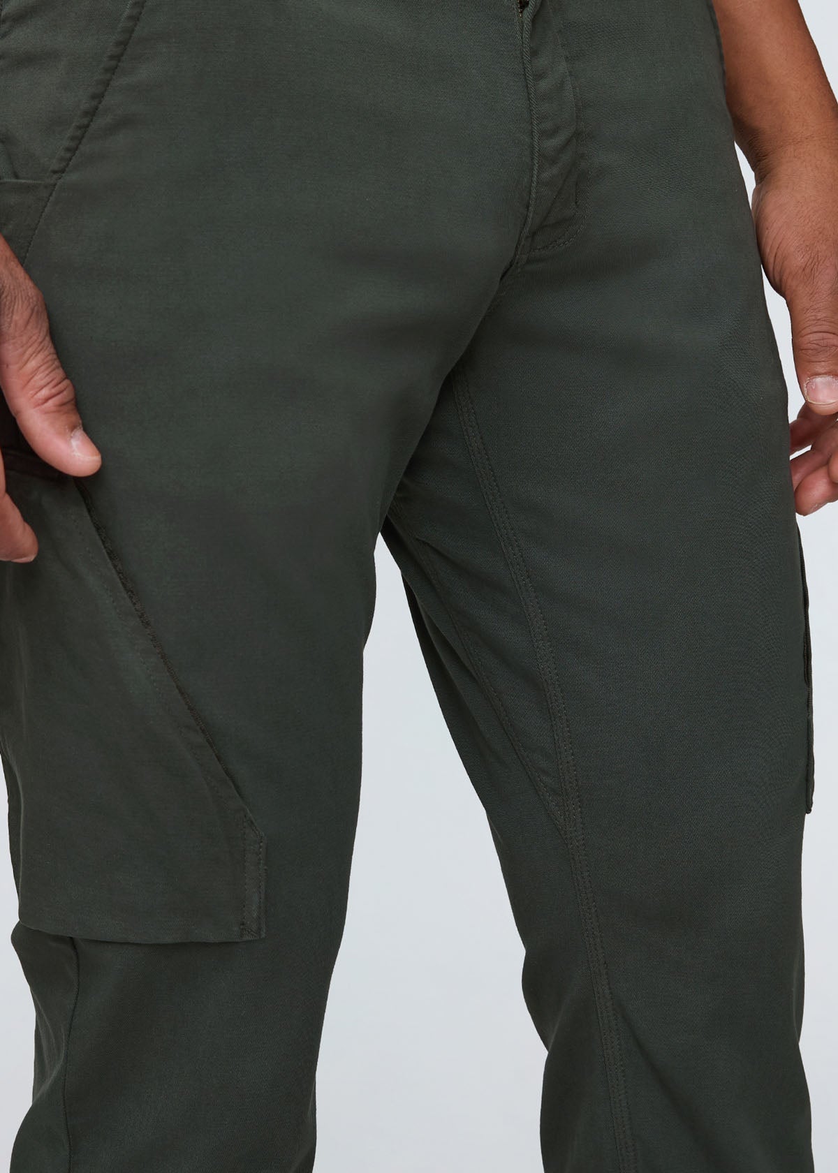 mens relaxed dark green water resistant cargo pant gusset