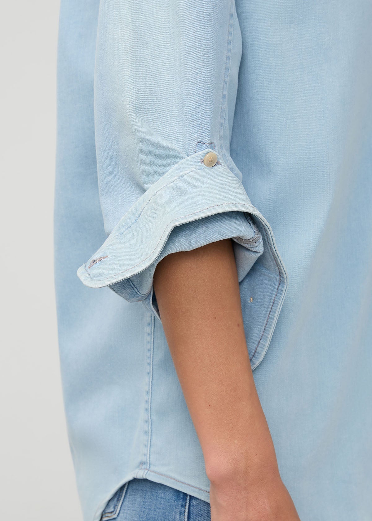 Duer | Performance Denim Lite Relaxed Button Down Bleach