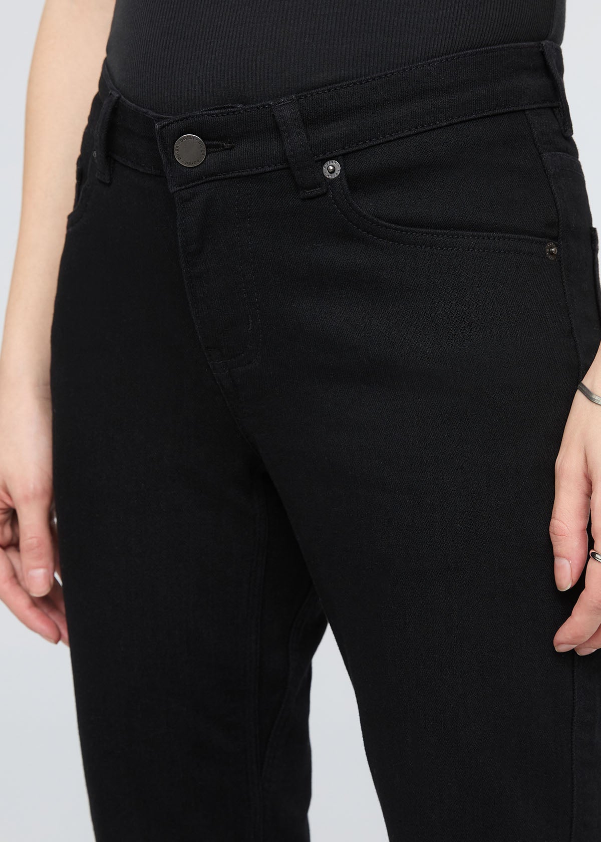Performance Denim Girlfriend Jean Black